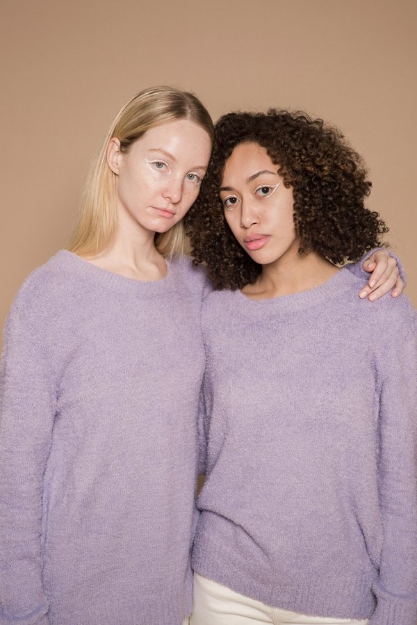 Pulls casual pour femme : les tendances à adopter cette saison